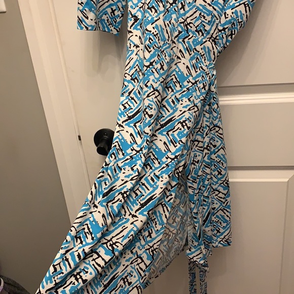 Femme de Carrière Wrap dress - Picture 3 of 8